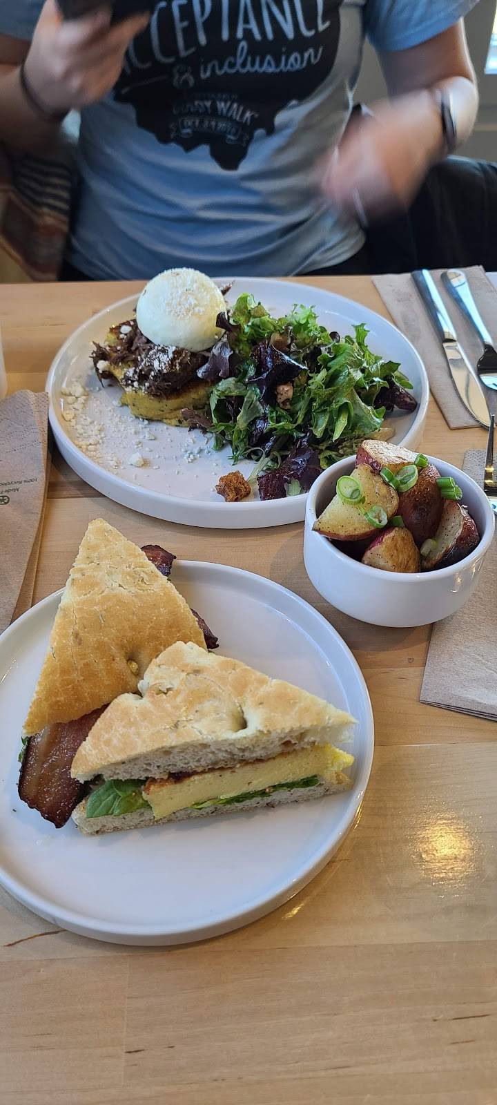 The Locust Table | restaurant | Crossing St, Powell, OH 43065, USA | 6145537322 OR +1 614-553-7322