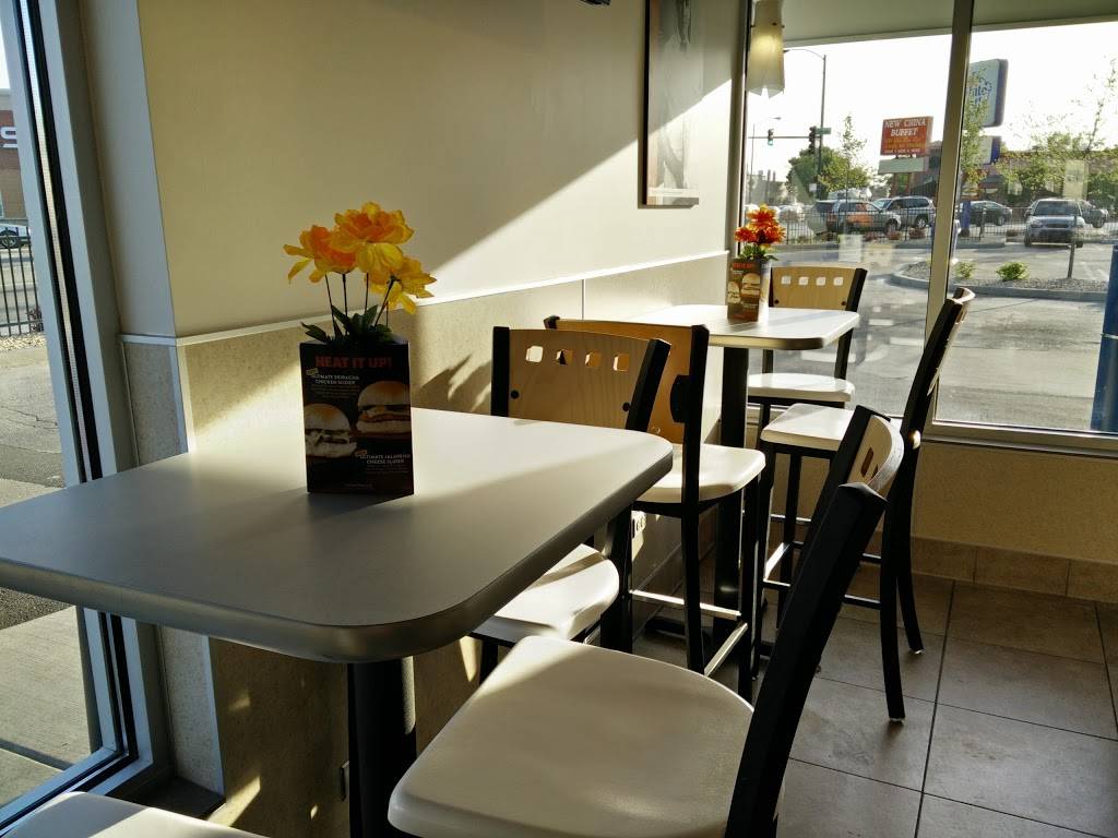 White Castle | restaurant | 3212 W Addison St, Chicago, IL 60618, USA | 7735392505 OR +1 773-539-2505