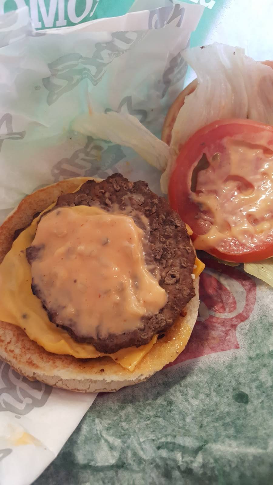 Carls Jr. | restaurant | 19305 Victory Blvd, Reseda, CA 91335, USA | 8188819635 OR +1 818-881-9635