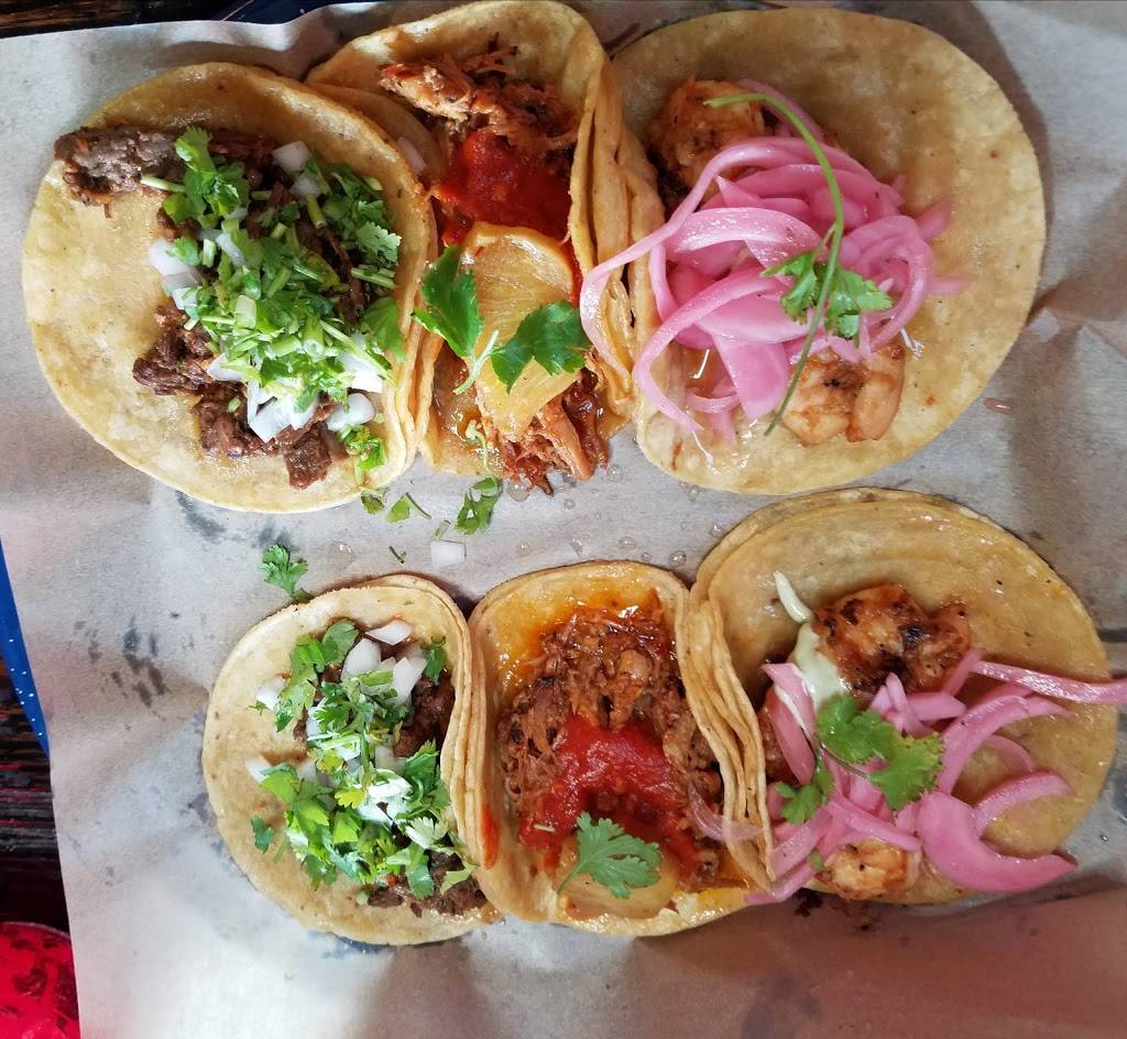 Broken English Taco Pub | restaurant | 2576 N Lincoln Ave, Chicago, IL 60614, USA | 3129290045 OR +1 312-929-0045