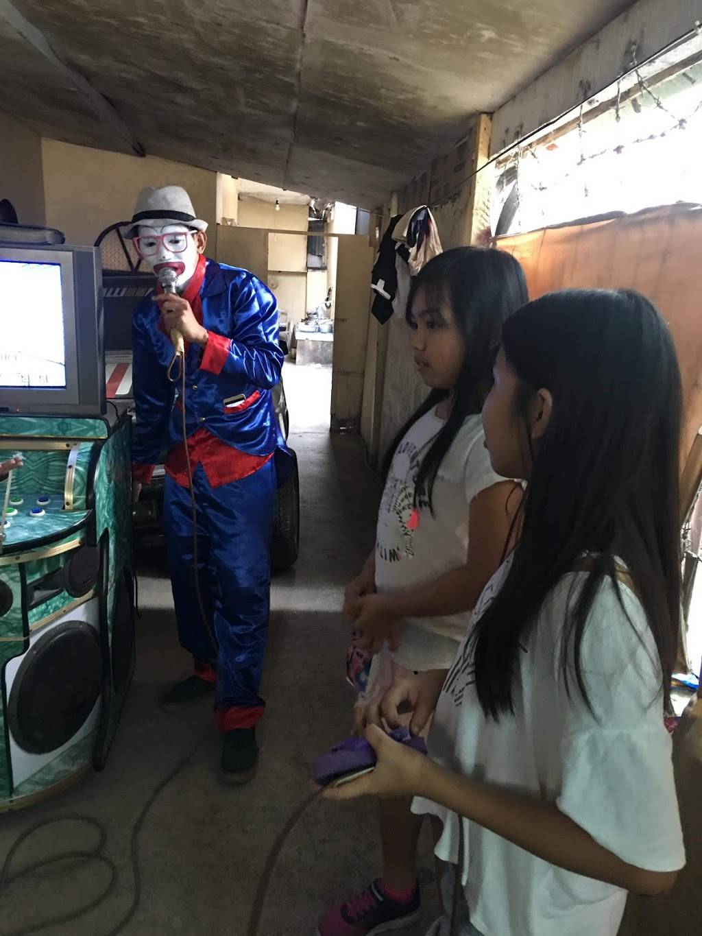 Round Table Pizza | meal delivery | 2227 Gellert Blvd, South San Francisco, CA 94080, USA | 6508781001 OR +1 650-878-1001