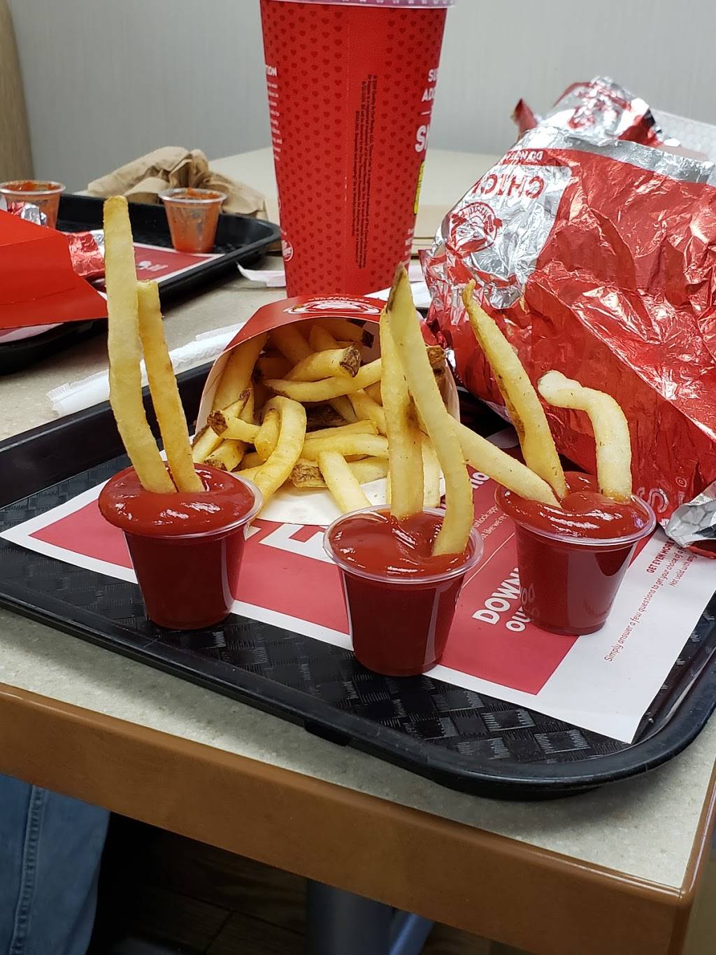 Wendys | restaurant | 1176 N Yarbrough Dr, El Paso, TX 79925, USA | 9155989647 OR +1 915-598-9647