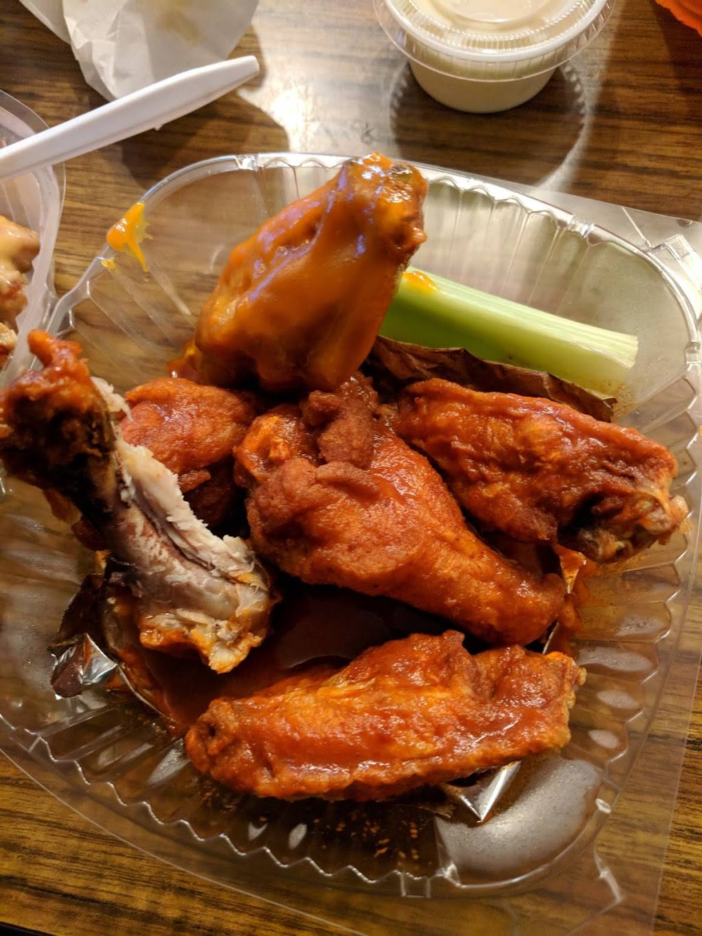 Metro City Wing House | restaurant | 4404 St Barnabas Rd, Temple Hills, MD 20748, USA | 3014230088 OR +1 301-423-0088