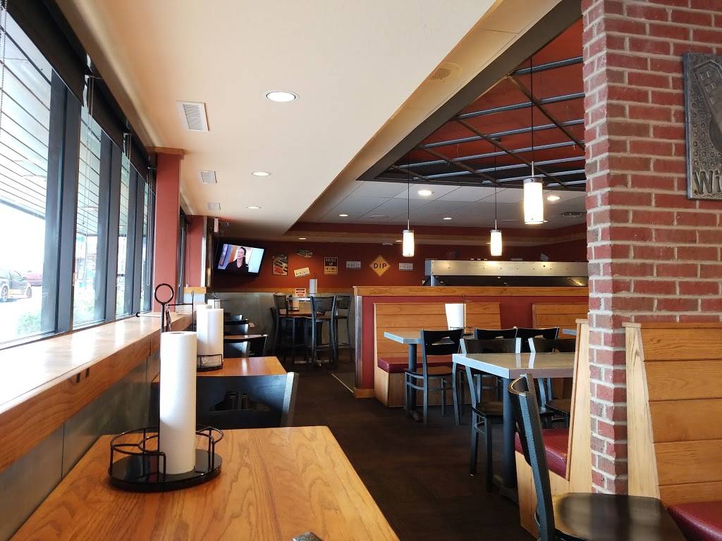 Pizza Hut | restaurant | 701 N Lake St, Aurora, IL 60506, USA | 6308978060 OR +1 630-897-8060