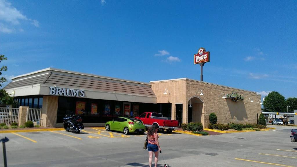 Braums Ice Cream & Burger Restaurant | restaurant | 1600 Fayetteville Rd, Van Buren, AR 72956, USA | 4794743030 OR +1 479-474-3030