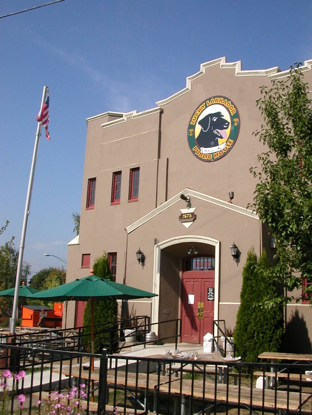 Lucky Labrador Public House | restaurant | 7675 SW Capitol Hwy, Portland, OR 97219, USA | 5032442537 OR +1 503-244-2537