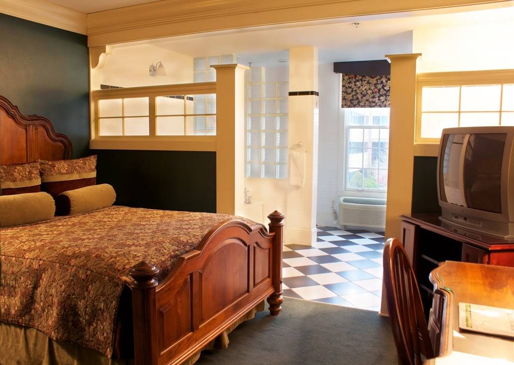 St. Brendans Inn | restaurant | 234 S Washington St, Green Bay, WI 54301, USA | 9208848484 OR +1 920-884-8484