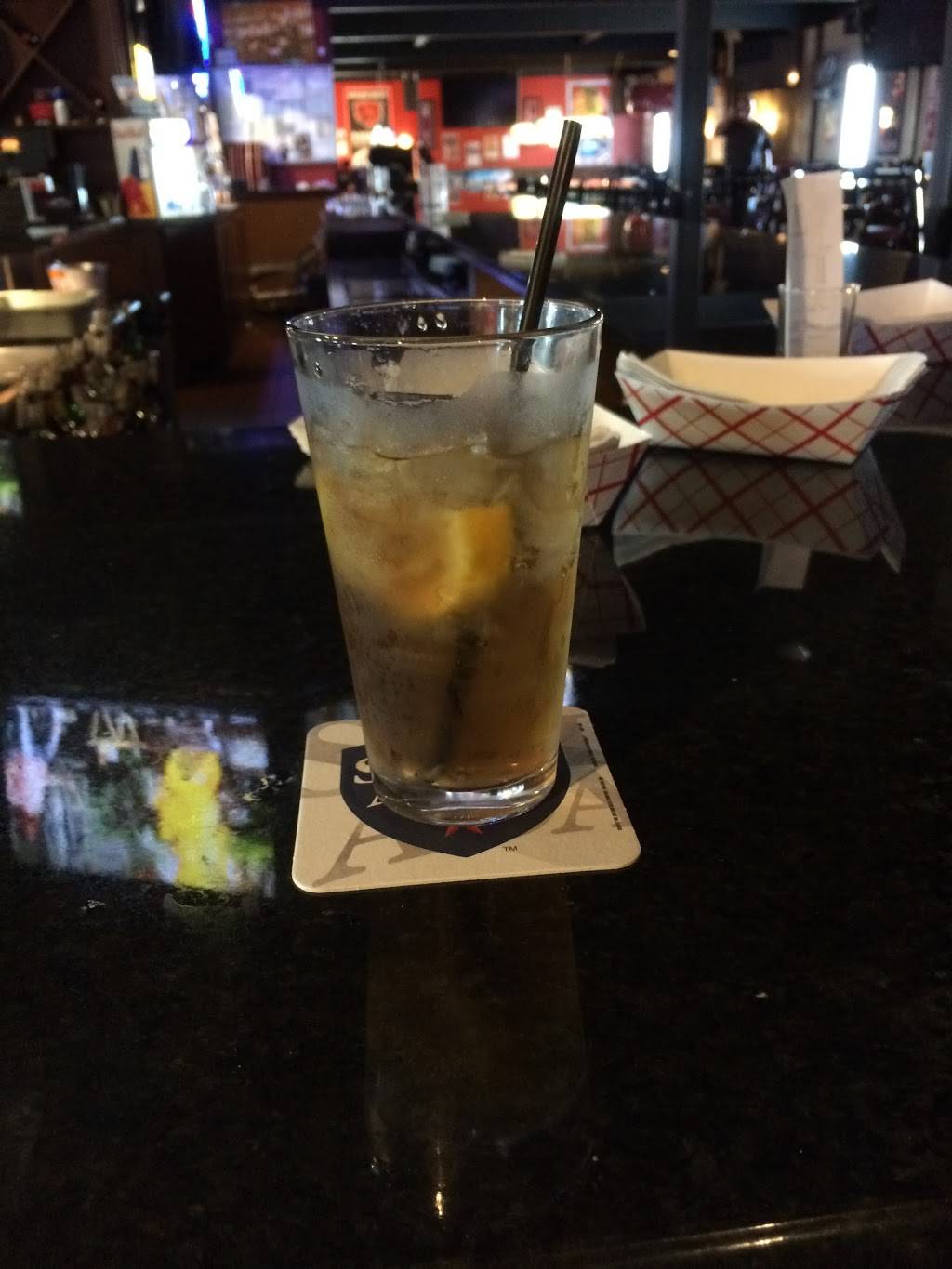 D Hangout Bar and Grill | restaurant | 550 S McLean Blvd, Elgin, IL 60123, USA | 8477170511 OR +1 847-717-0511