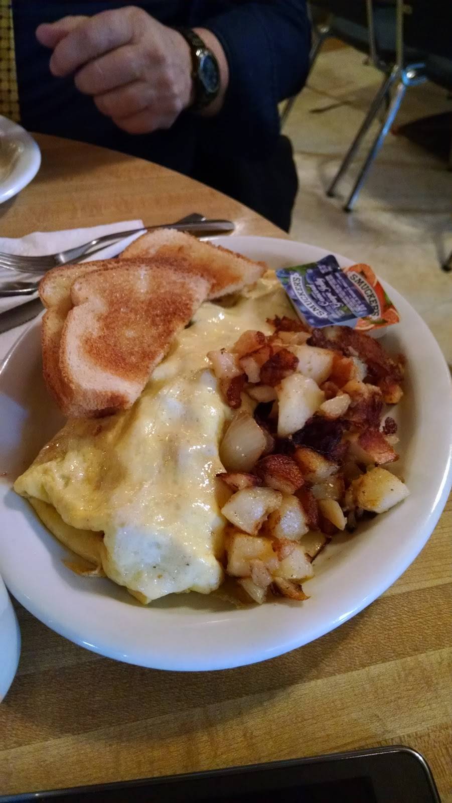 Huff Brau | restaurant | 4 W Main St, Earlville, NY 13332, USA | 3156913300 OR +1 315-691-3300