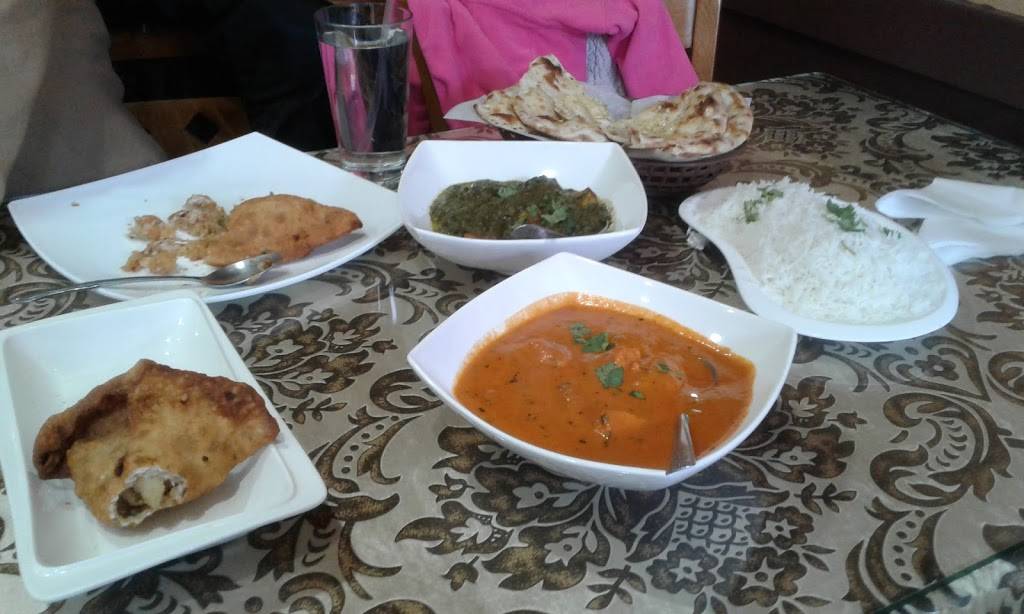 Taj Mahal | restaurant | 1512 W Taylor St, Chicago, IL 60607, USA | 3122266546 OR +1 312-226-6546