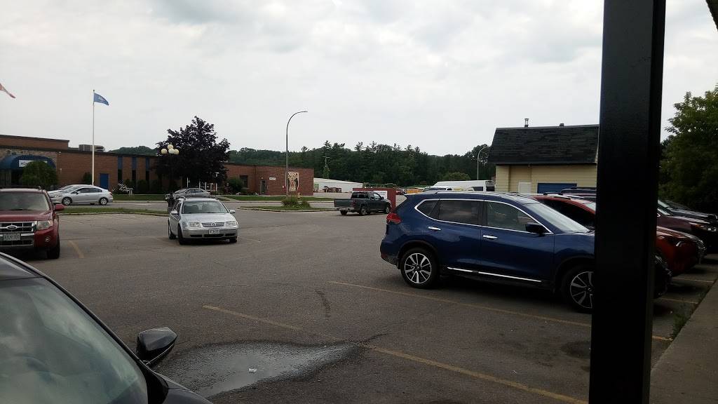 Peninsula Grill | restaurant | 1405 2nd Ave W, Owen Sound, ON N4K 6T6, Canada | 5193710832 OR +1 519-371-0832