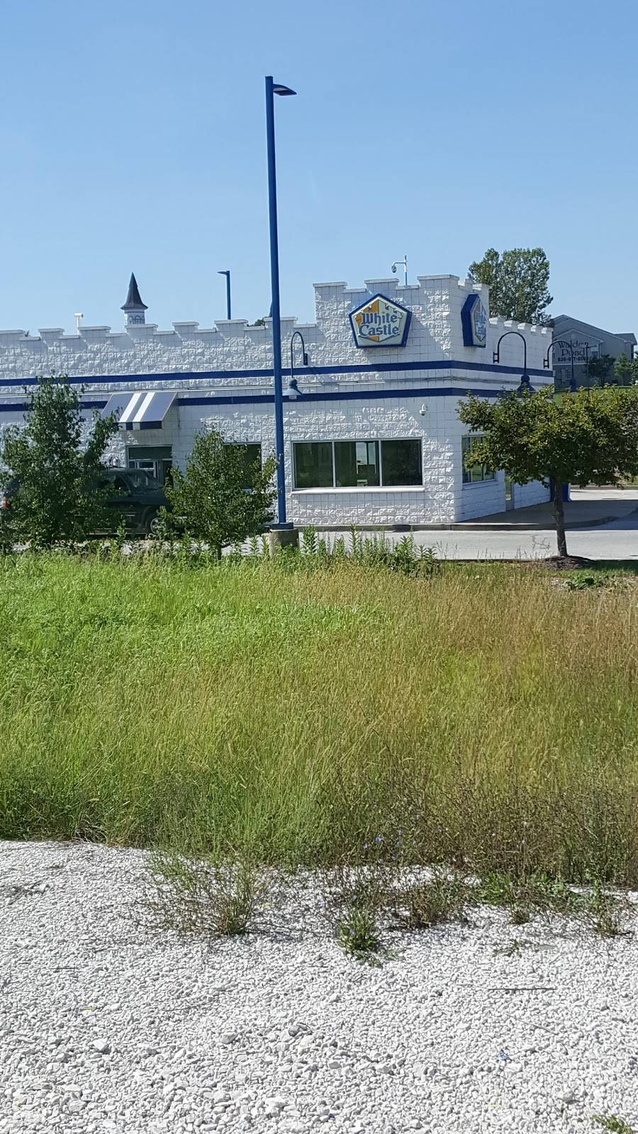 White Castle | restaurant | 310 Emerson Rd, High Ridge, MO 63049, USA | 6366779188 OR +1 636-677-9188