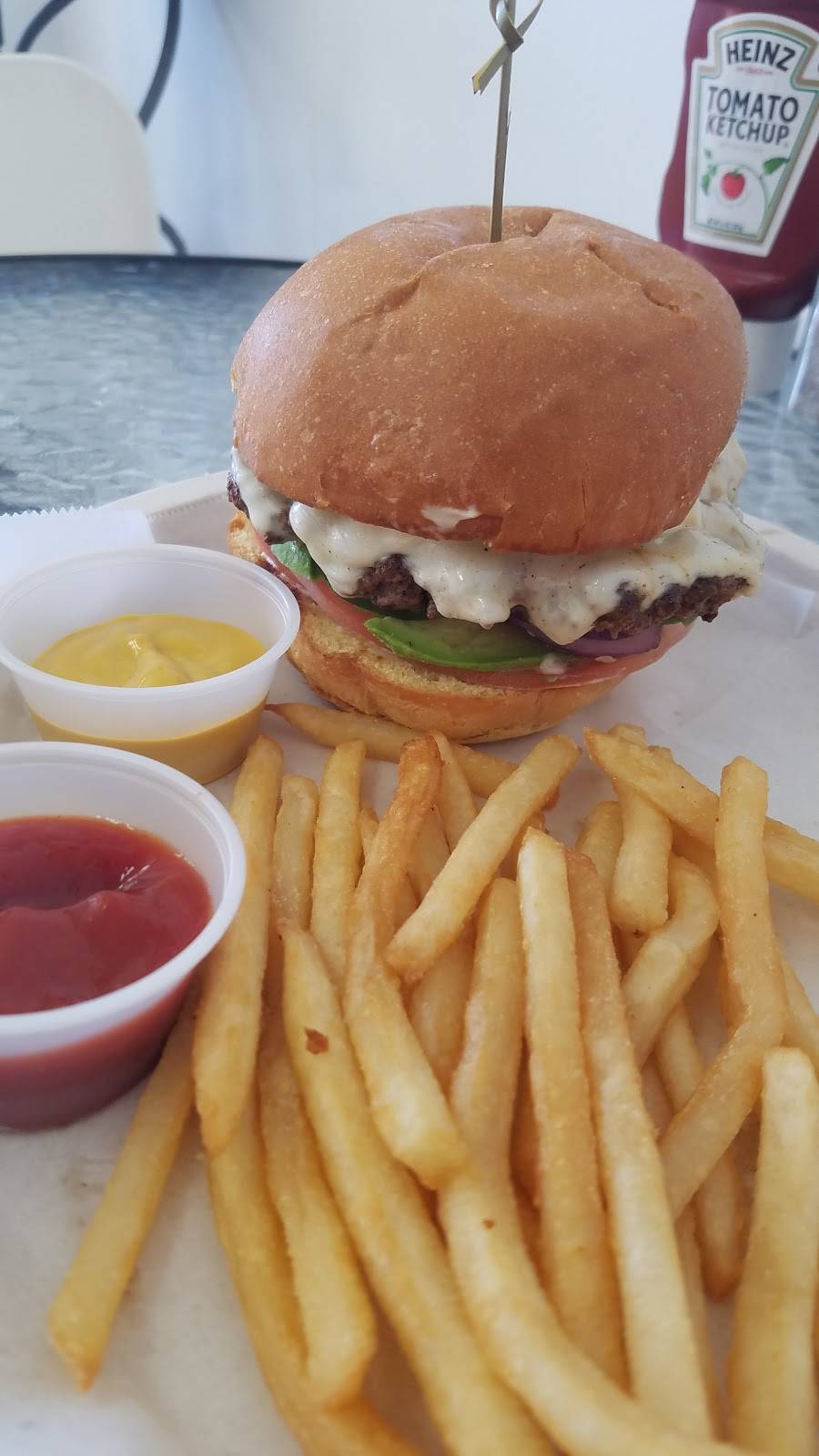 Burgerama Gourmet Burgers | restaurant | 5424 Laurel Canyon Blvd, Valley Village, CA 91607, USA | 8188213460 OR +1 818-821-3460