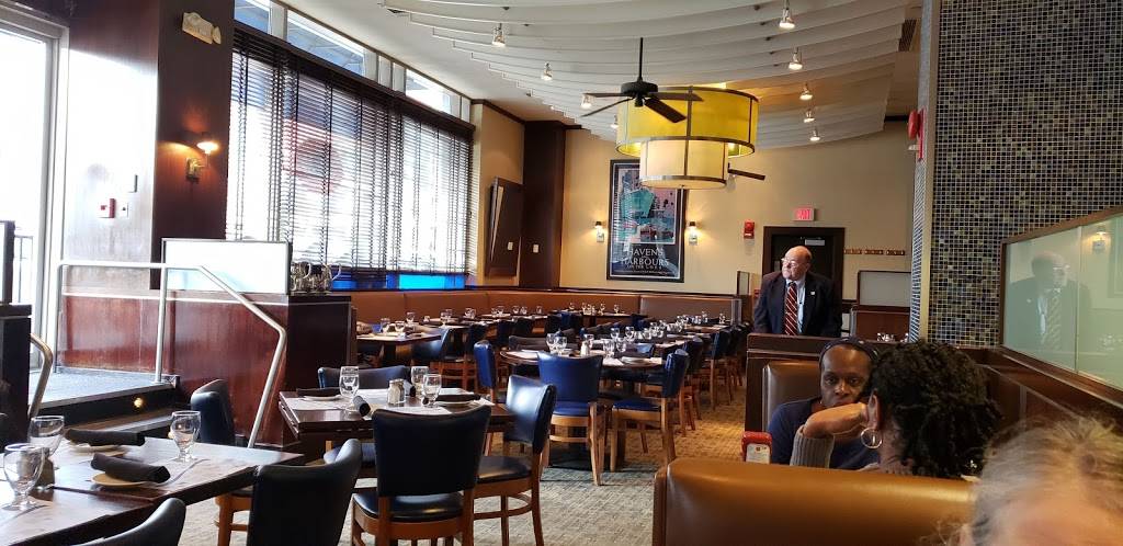 Legal Sea Foods | restaurant | 320 23rd St S, Arlington, VA 22202, USA | 7034151200 OR +1 703-415-1200