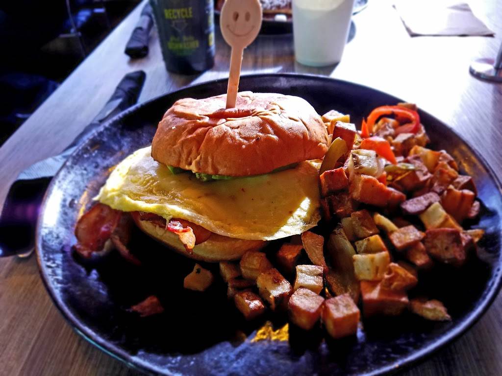 SkinnyFATS | restaurant | 6261 Dean Martin Dr, Las Vegas, NV 89118, USA | 7025773232 OR +1 702-577-3232