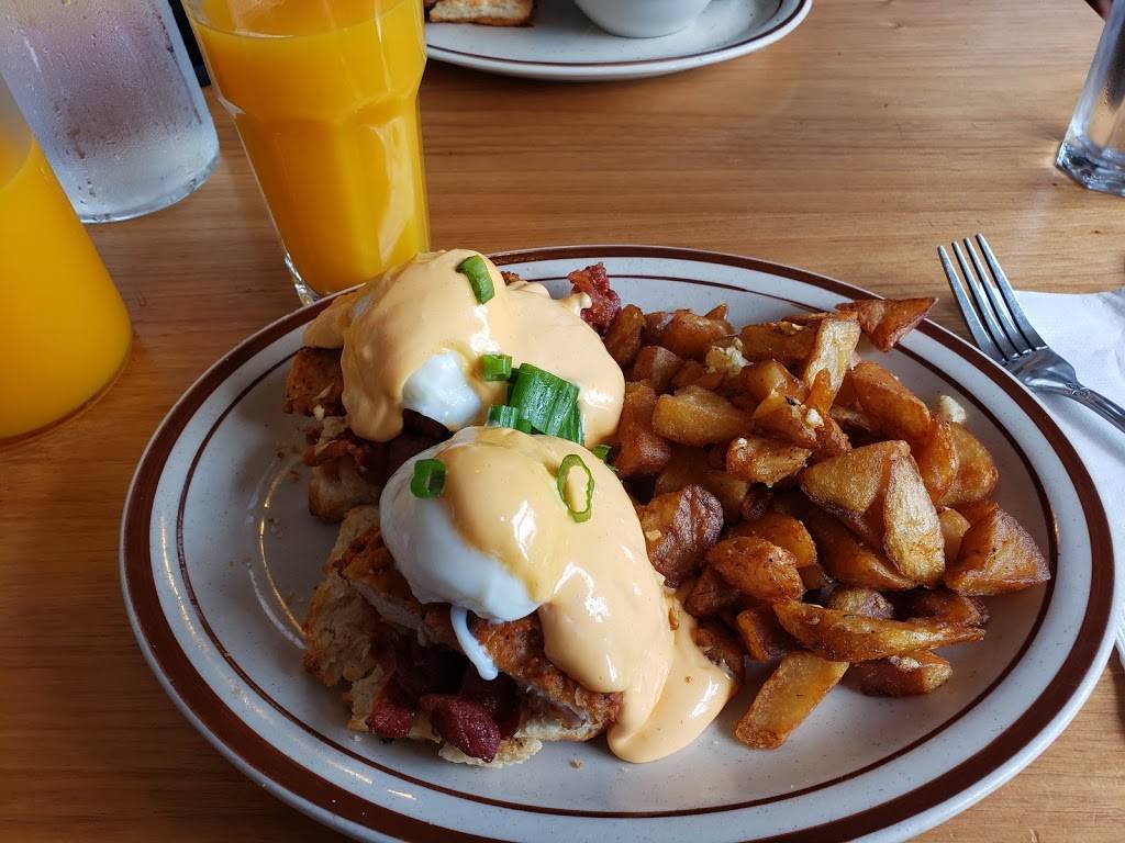 Fats Chicken and Waffles | restaurant | 2726 E Cherry St, Seattle, WA 98122, USA | 2066026863 OR +1 206-602-6863