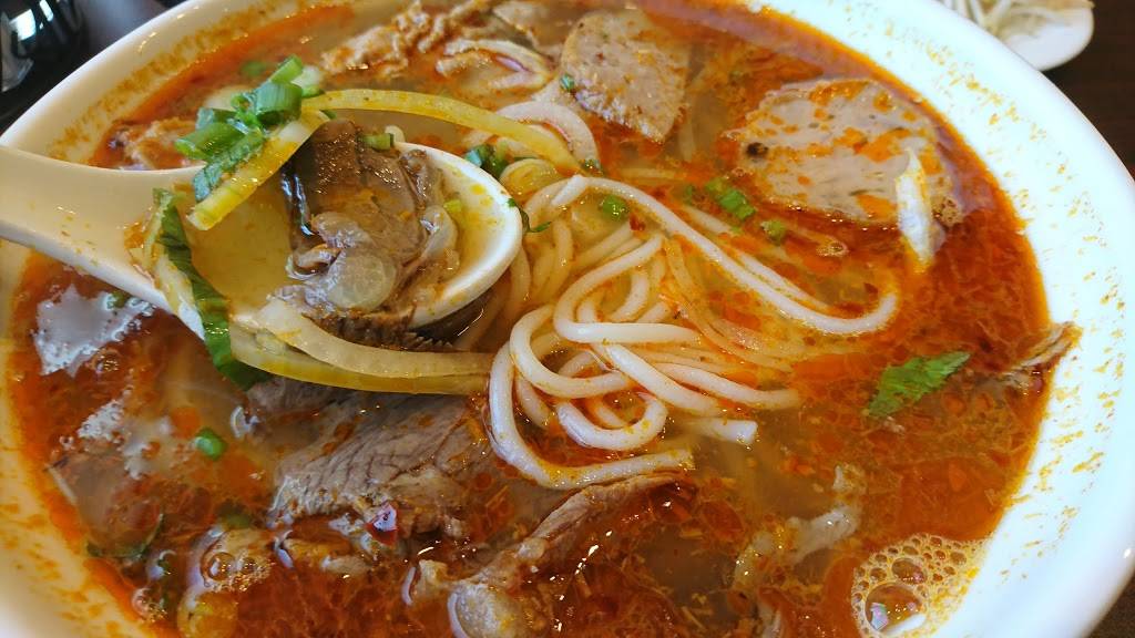 PHO WINDSOR | restaurant | 4450 Walker Rd, Windsor, ON N8W 5S6, Canada | 5199692188 OR +1 519-969-2188
