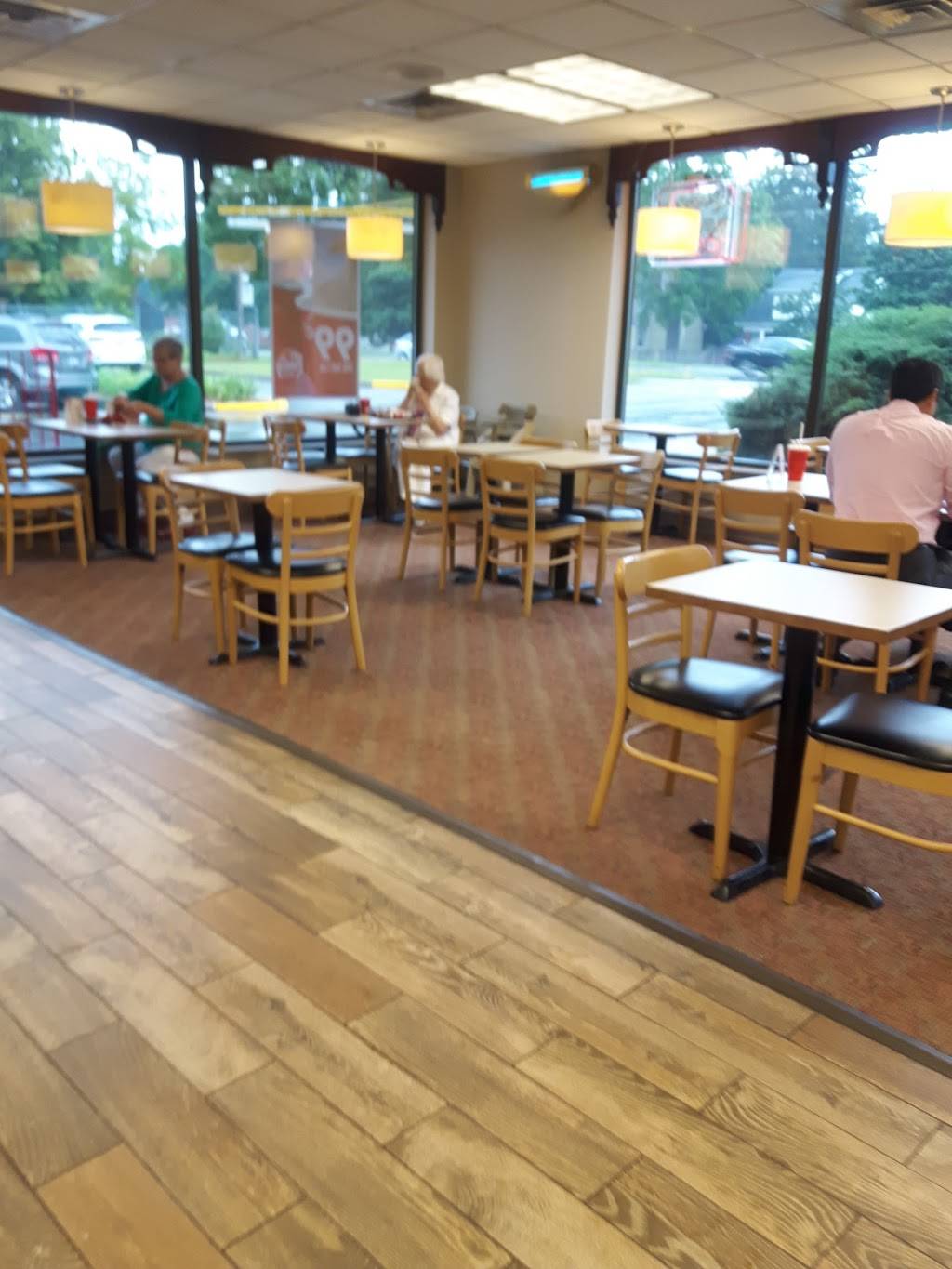 Wendys | restaurant | 145 Plains Rd E, Burlington, ON L7T 2C4, Canada | 9056344882 OR +1 905-634-4882