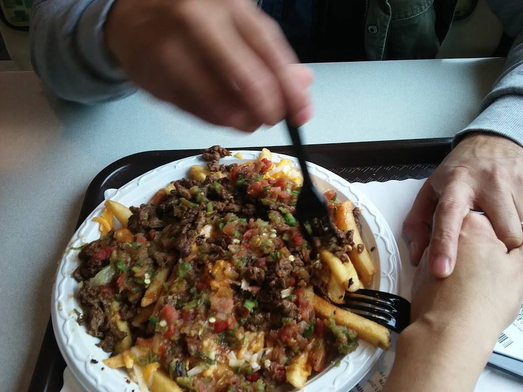 Varsity Burgers | restaurant | 600 W Lincoln Ave, Anaheim, CA 92805, USA | 7149562772 OR +1 714-956-2772