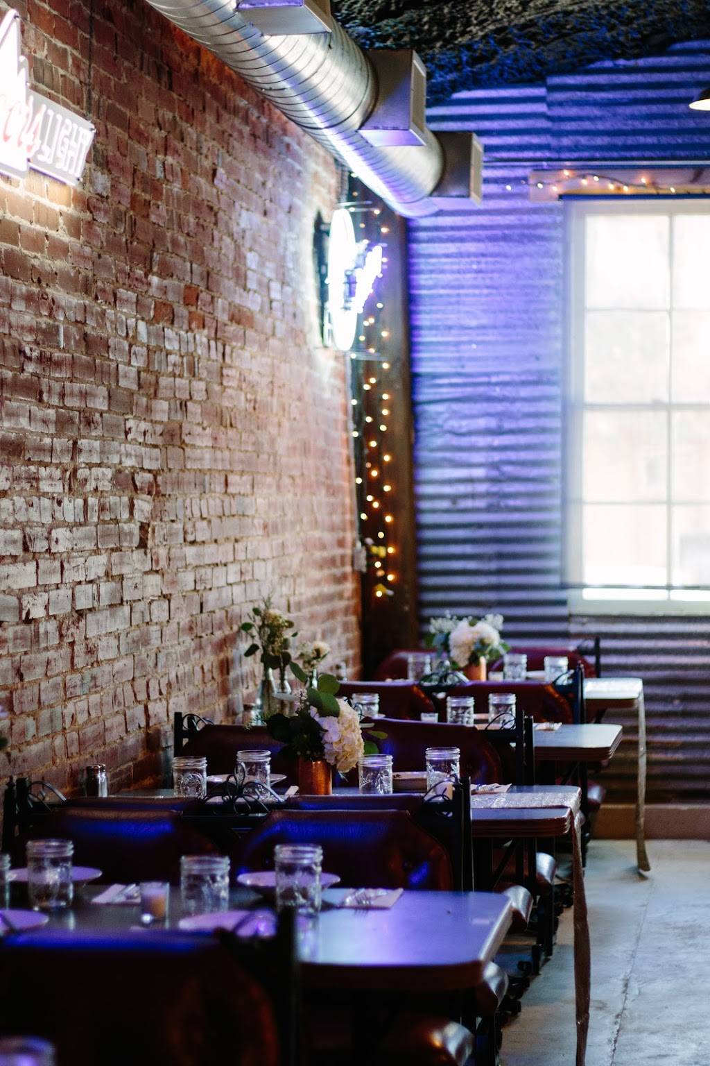 Burton Roadhouse | restaurant | 518 N Railroad St, Burton, TX 77835, USA | 9792890013 OR +1 979-289-0013