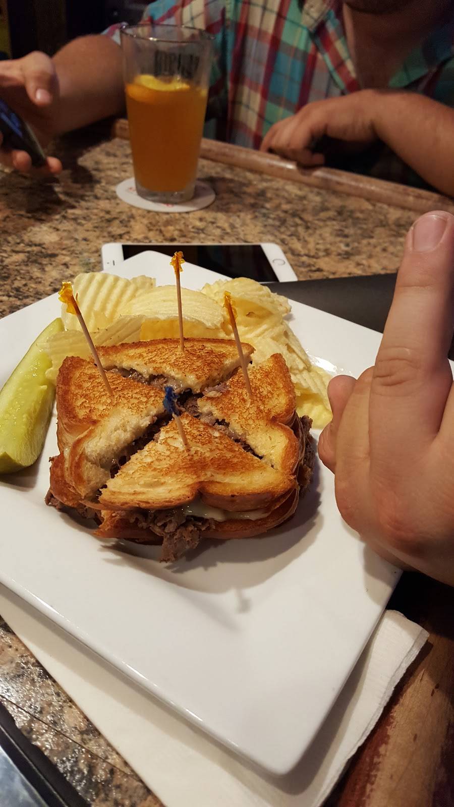 Bottom of the Hill Bar and Grill | restaurant | 325 W Main St, Rising Sun, MD 21911, USA | 4106587800 OR +1 410-658-7800