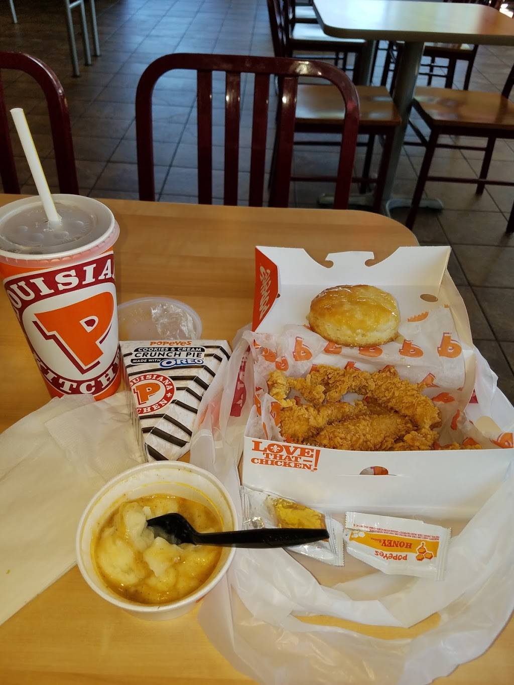 Popeyes Louisiana Kitchen | restaurant | 7441 Gall Blvd, Zephyrhills, FL 33541, USA | 8137883267 OR +1 813-788-3267