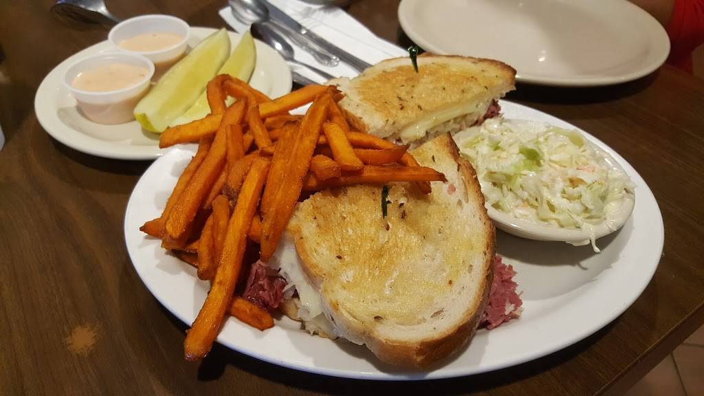 Cindis NY Deli & Restaurant | restaurant | 11111 N Central Expy, Dallas, TX 75243, USA | 2147390918 OR +1 214-739-0918