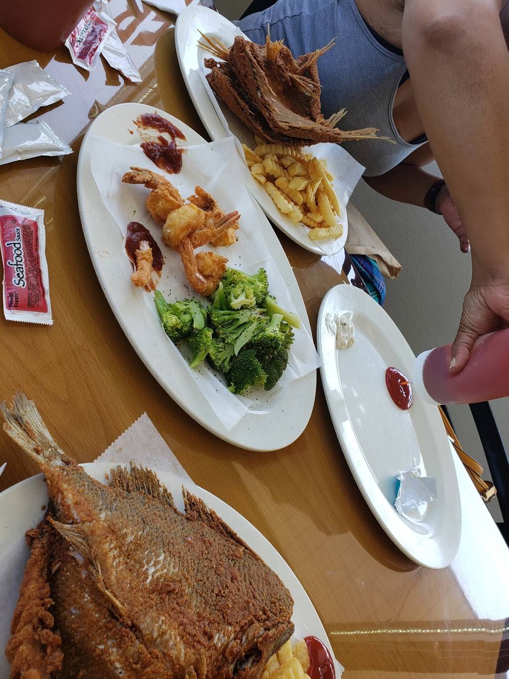 Tidewater Seafood | restaurant | 7483 Tidewater Dr, Norfolk, VA 23505, USA | 7575878888 OR +1 757-587-8888