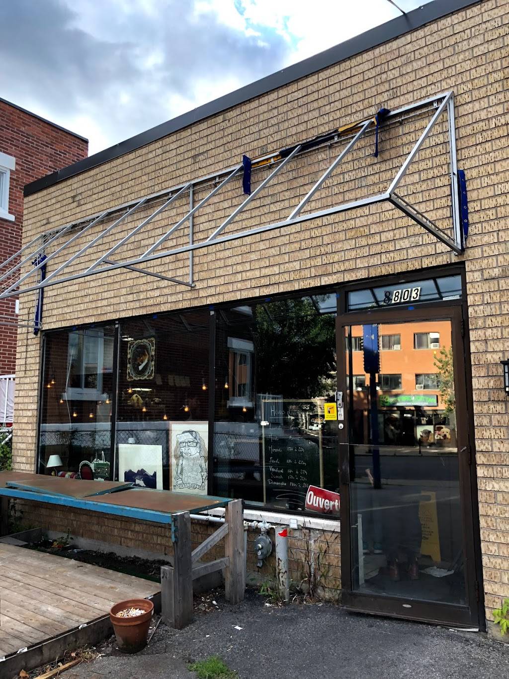 Le Coq de LEst 2015 inc | restaurant | 8803 Rue Hochelaga, Montréal, QC H1L 2N1, Canada | 4383859455 OR +1 438-385-9455