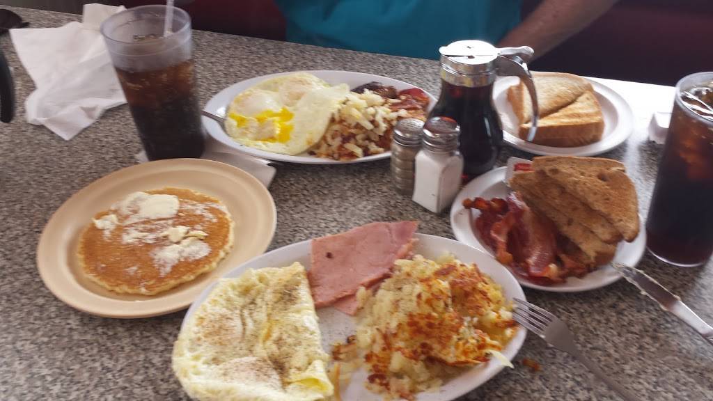 Adi Coney Island | restaurant | 6171 Michigan Ave, Detroit, MI 48210, USA | 3138988420 OR +1 313-898-8420