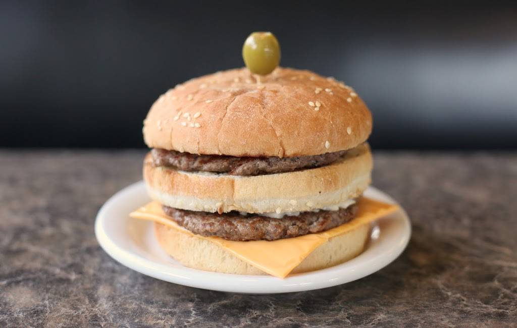 Restaurant Chez Loulou | restaurant | 4783 Rue Laval, Lac-Mégantic, QC G6B 1C8, Canada | 8195830277 OR +1 819-583-0277