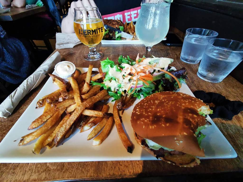 Microbrasserie LHermite | restaurant | 187 Rue Notre Dame E, Victoriaville, QC G6P 3Z8, Canada | 8196043875 OR +1 819-604-3875