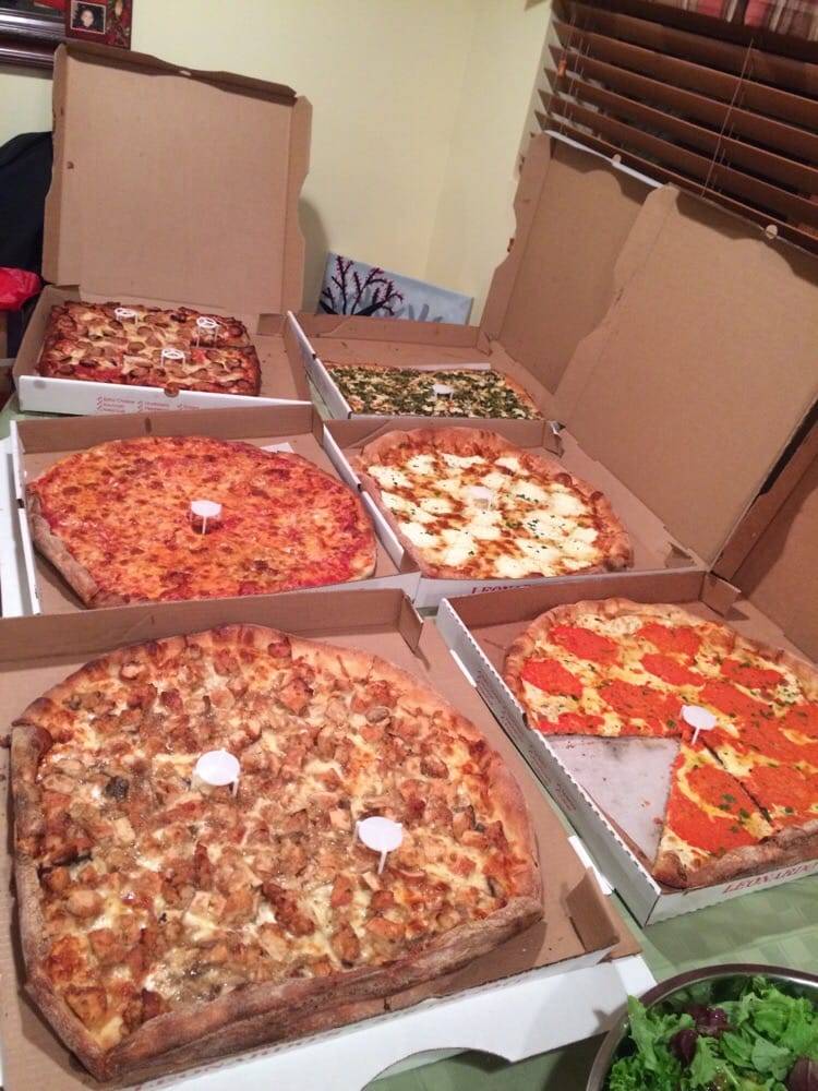 Leonardos Pizza | restaurant | 20 Broadway, Massapequa, NY 11758, USA | 5167955577 OR +1 516-795-5577