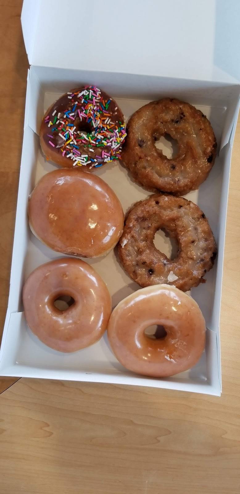 Krispy Kreme | bakery | 35 Burgess Rd, Harrisonburg, VA 22801, USA | 5404342680 OR +1 540-434-2680