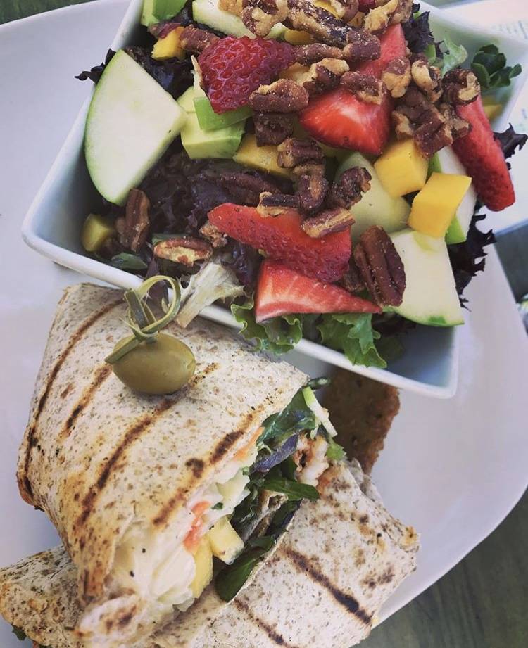 Castle Blue | restaurant | 3063 Muskoka District Road 169, Bala, ON P0C 1A0, Canada | 7053312328 OR +1 705-331-2328