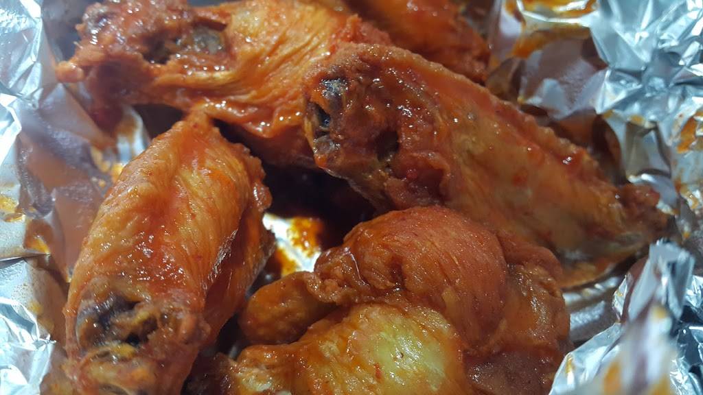 Jonuzis Pizza | restaurant | 1776 Teasley Ln #103, Denton, TX 76205, USA | 9405650000 OR +1 940-565-0000