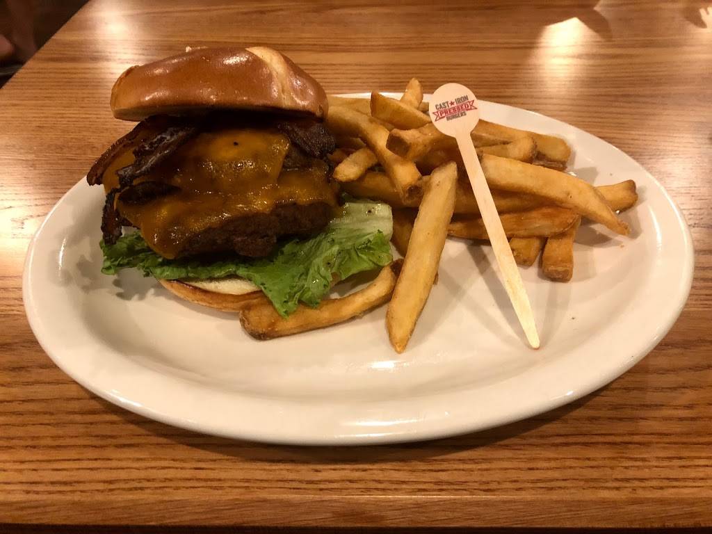 Cracker Barrel Old Country Store | restaurant | 4323 Sidco Dr, Nashville, TN 37204, USA | 6153316733 OR +1 615-331-6733