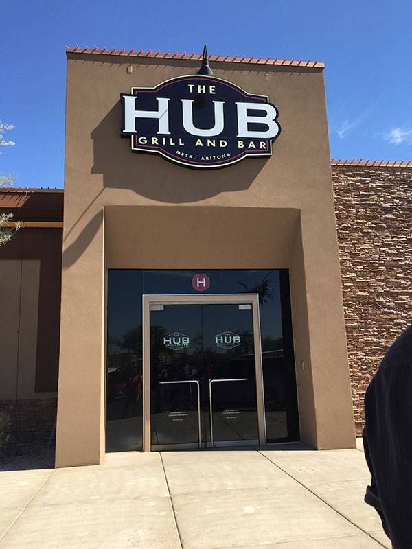 The Hub Grill and Bar | restaurant | 1860 S Stapley Dr, Mesa, AZ 85204, USA | 4804942699 OR +1 480-494-2699