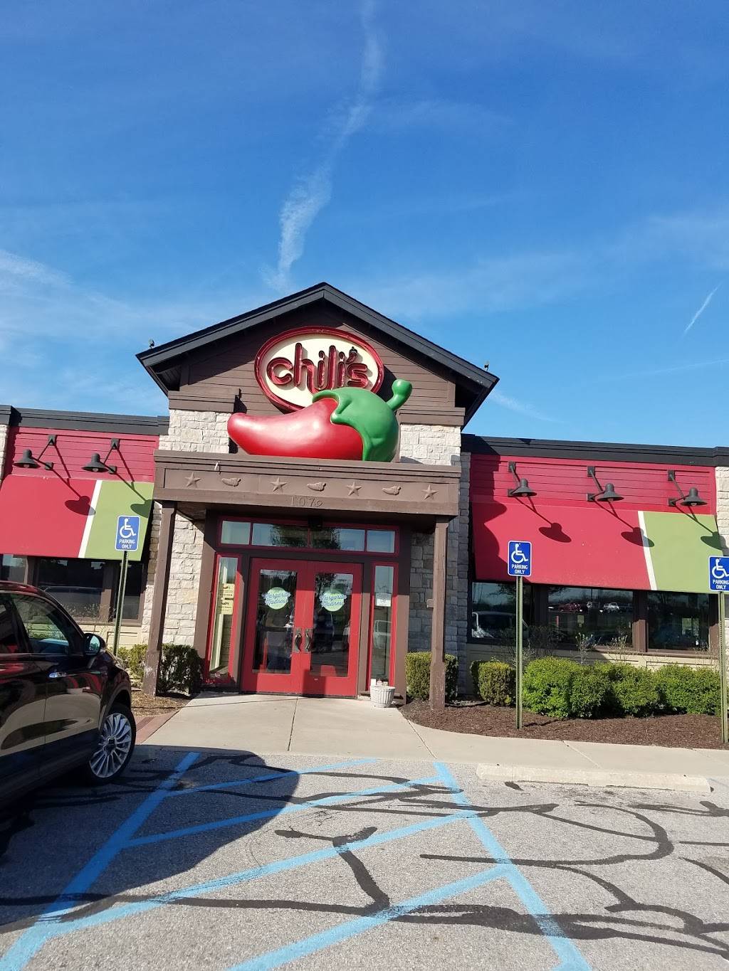 Chilis Grill & Bar | meal takeaway | 1079 N National Rd, Columbus, IN 47201, USA | 8123487596 OR +1 812-348-7596