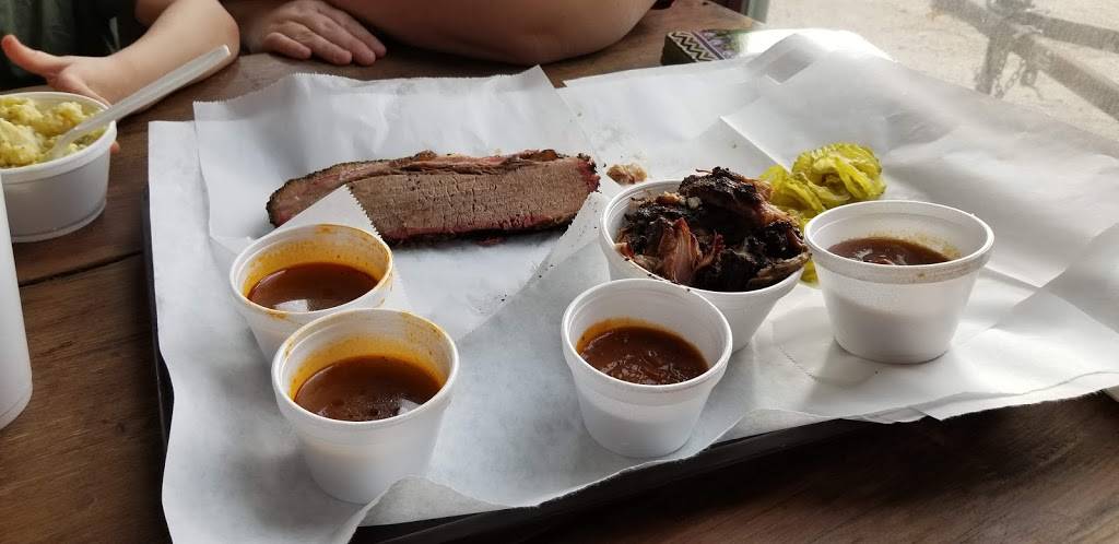 Louie Mueller Barbecue | restaurant | 206 W 2nd St, Taylor, TX 76574, USA | 5123526206 OR +1 512-352-6206