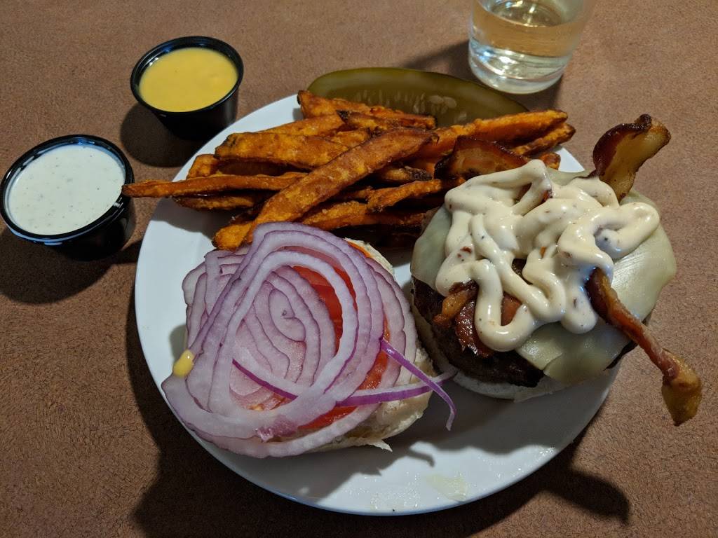 Smittys Pub, Burlington, Vermont | restaurant | 1127 North Ave, Burlington, VT 05408, USA | 8028624300 OR +1 802-862-4300