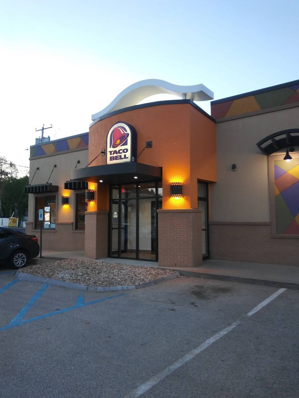 Taco Bell | meal takeaway | 1050 Second St, Manchester, NH 03102, USA | 6032229091 OR +1 603-222-9091