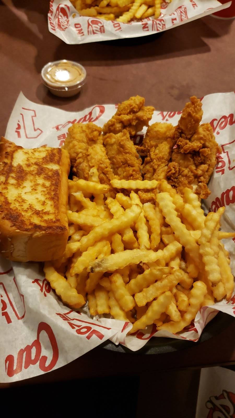 Raising Canes Chicken Fingers | meal takeaway | 7386 E Shea Blvd, Scottsdale, AZ 85260, USA | 4802658995 OR +1 480-265-8995