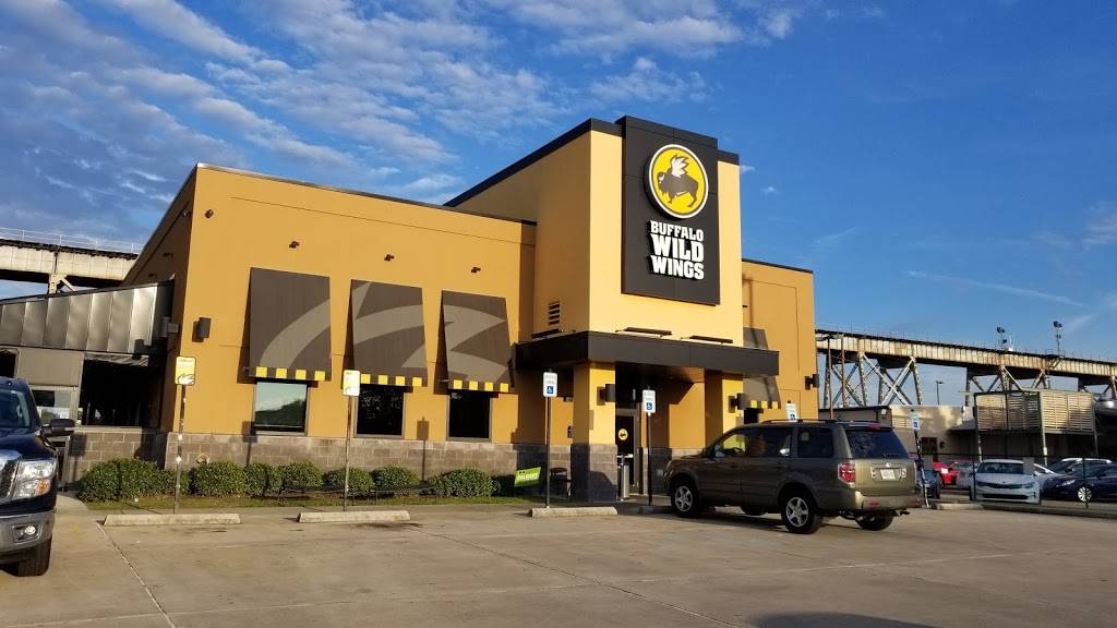 Buffalo Wild Wings | meal takeaway | 909 S Clearview Pkwy, Jefferson, LA 70121, USA | 5042077563 OR +1 504-207-7563
