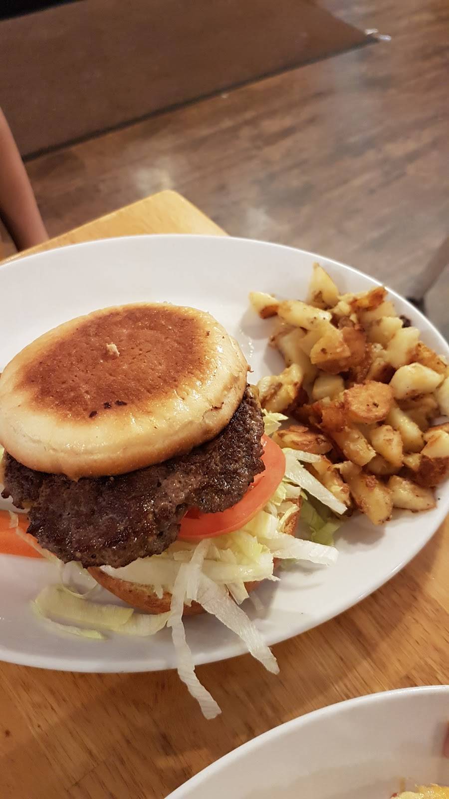 Sunset Grill | restaurant | 185 Consumers Dr, Whitby, ON L1N 1C4, Canada | 9056650030 OR +1 905-665-0030