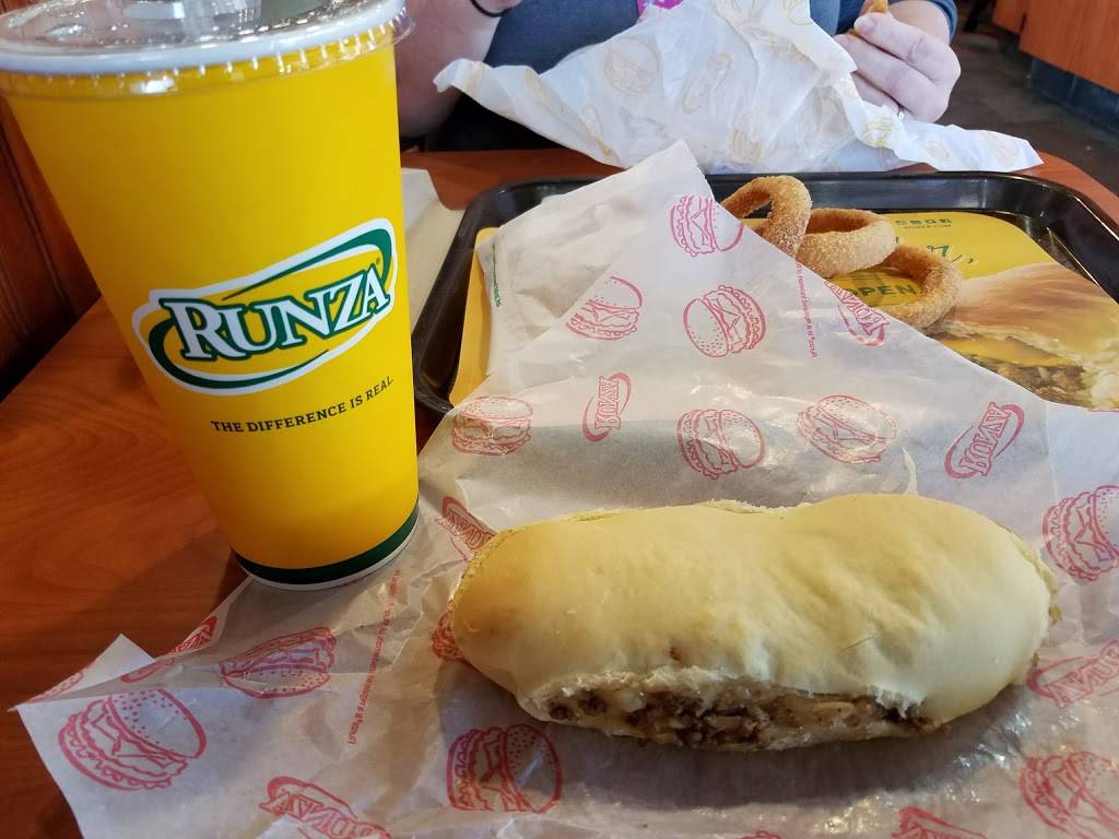 Runza Restaurant | restaurant | 965 S 72nd St, Omaha, NE 68114, USA | 4028983199 OR +1 402-898-3199