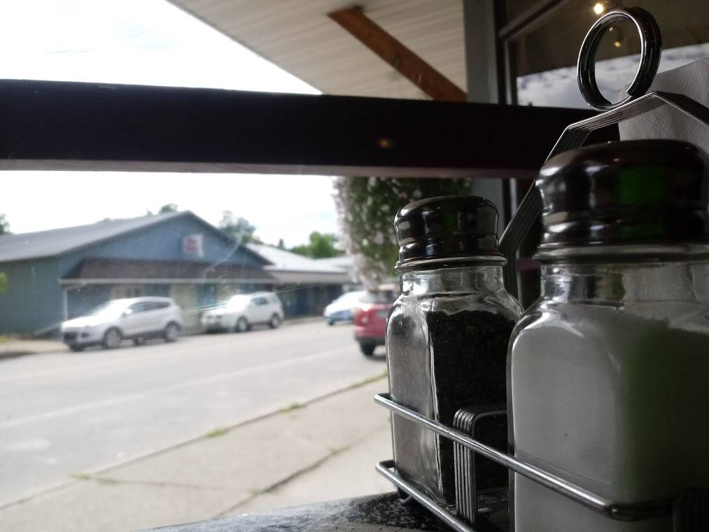 Sallies Country Kitchen | restaurant | 23 Main St, Nichols, NY 13812, USA | 6076993730 OR +1 607-699-3730