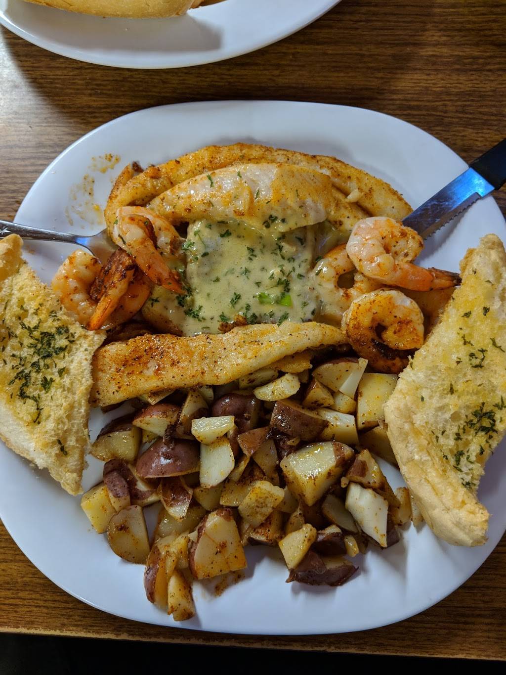 Perrys Seafood | restaurant | 929 MS-26, Poplarville, MS 39470, USA | 6017952050 OR +1 601-795-2050