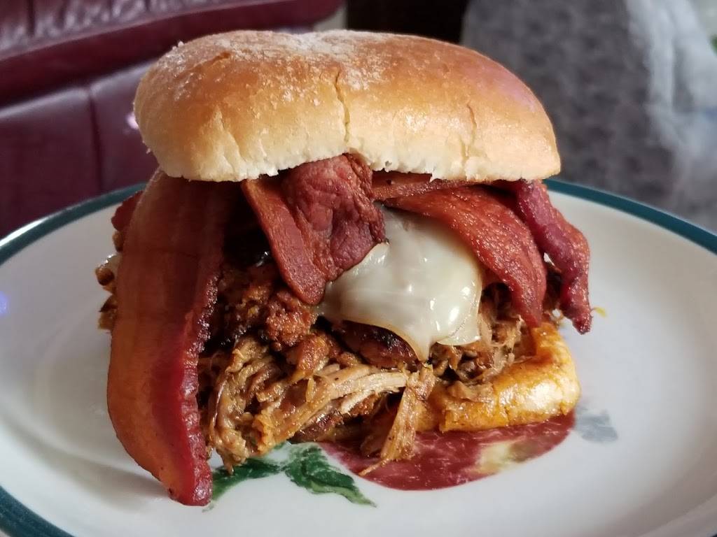 Smoked to the Bone | restaurant | 365 Main Ave, De Pere, WI 54115, USA | 9204254338 OR +1 920-425-4338