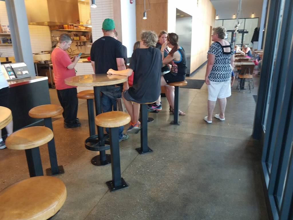 Chipotle Mexican Grill | restaurant | 4444 1st Ave NE Suite 538, Cedar Rapids, IA 52402, USA | 3193934025 OR +1 319-393-4025